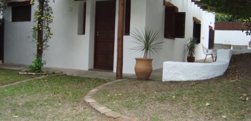 CASONA DE ÉPOCA SOBRE AV. PRINCIPAL