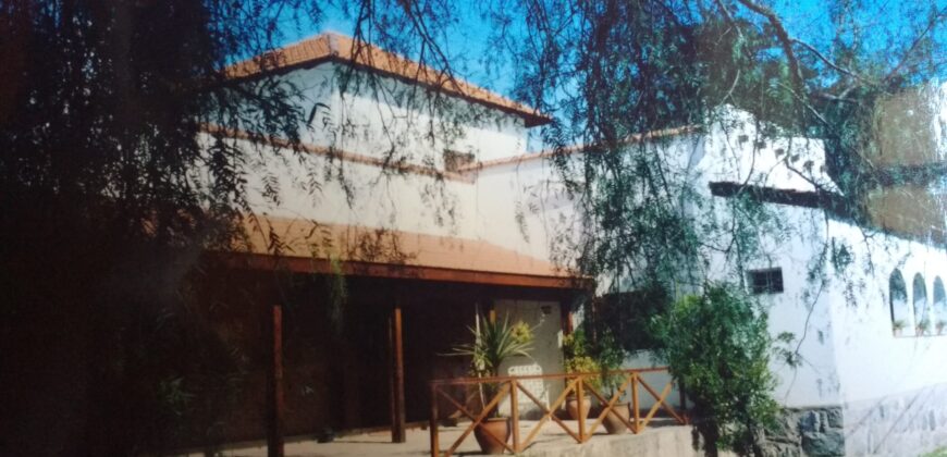 CASONA DE ÉPOCA SOBRE AV. PRINCIPAL