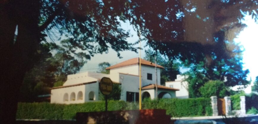 CASONA DE ÉPOCA SOBRE AV. PRINCIPAL