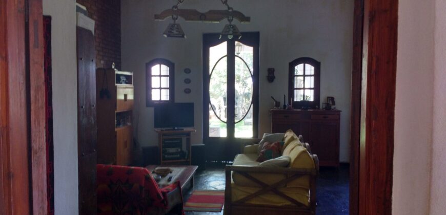 CASONA DE ÉPOCA SOBRE AV. PRINCIPAL