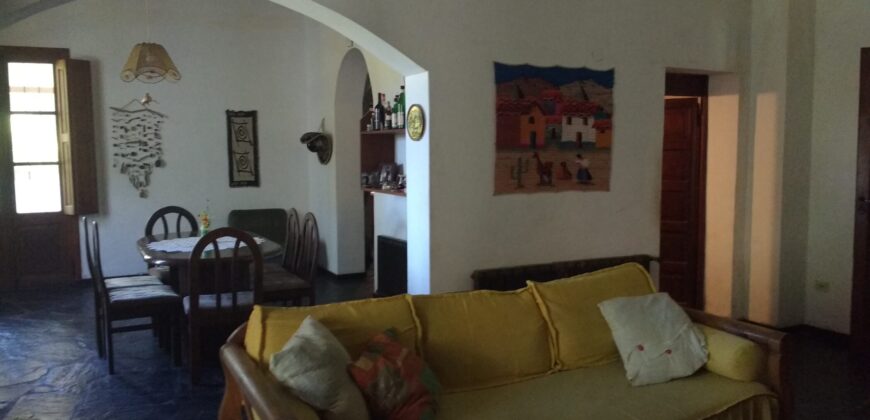 CASONA DE ÉPOCA SOBRE AV. PRINCIPAL