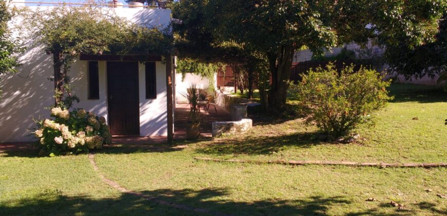 CASONA DE ÉPOCA SOBRE AV. PRINCIPAL