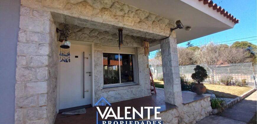 ASOMBROSO CHALET EN VILLA EDEN – LA FALDA