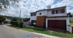 IMPONENTE CHALET EN LA FALDA