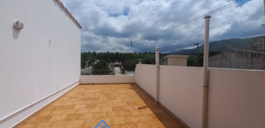 IMPONENTE CHALET EN LA FALDA