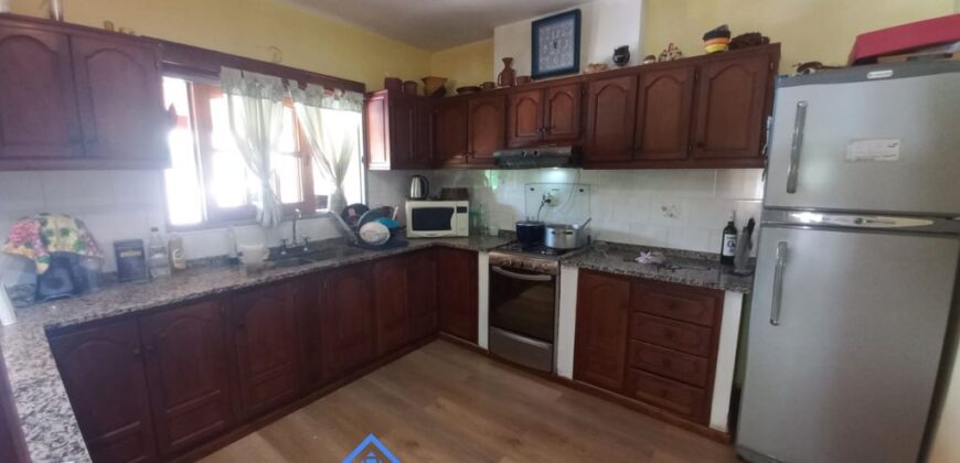 IMPONENTE CHALET EN LA FALDA