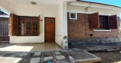 CHALET CON 2 DORMITORIOS Y PISCINA