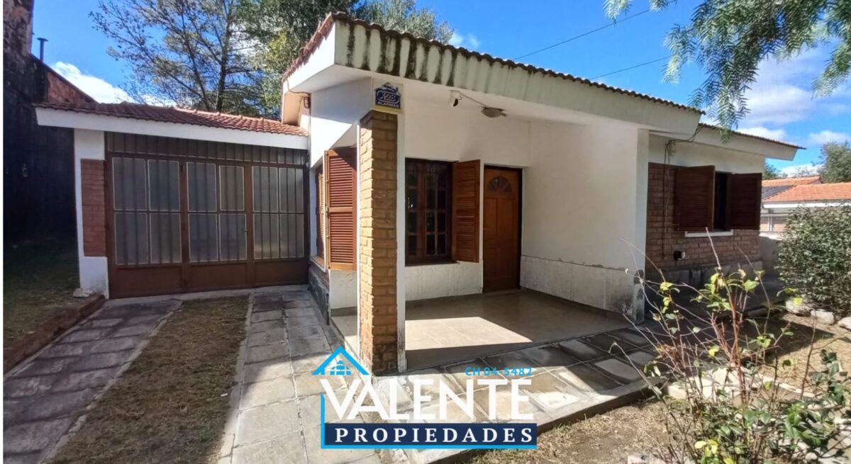 CHALET CON 2 DORMITORIOS Y PISCINA