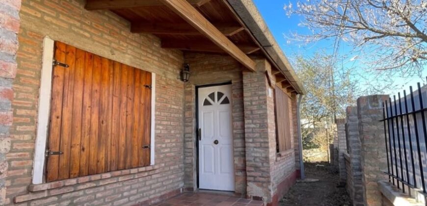 PINTORESCO CHALET DE LADRILLO VISTO – LA CUMBRE